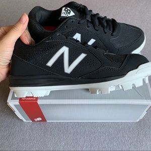 New balance baseball shoes